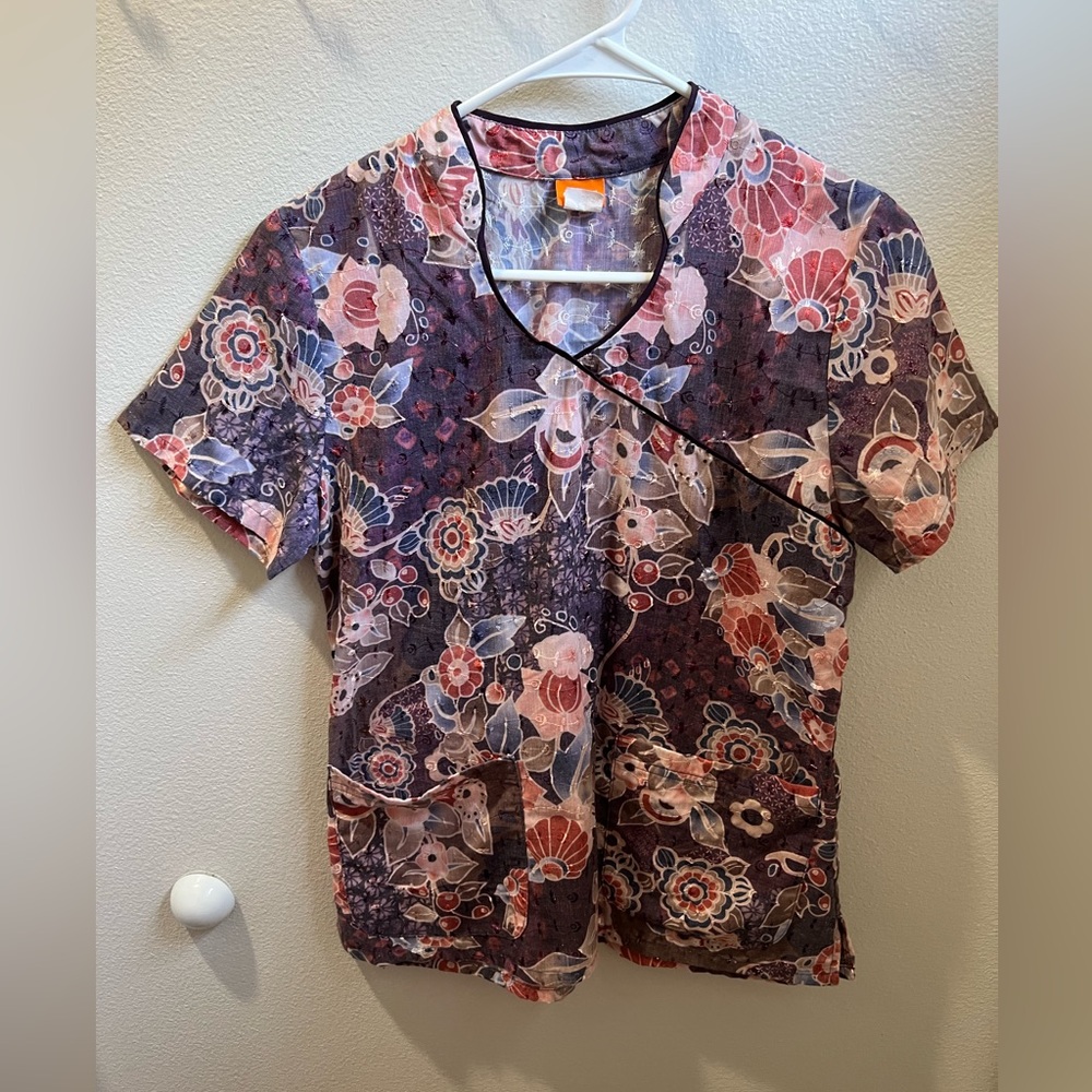Elan by Barco uniform embroidered scrub top . Size small
